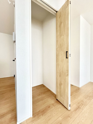 ���̑����ρ@�ݔ����Q���������r���O���[�B�����Ɏ��[������ƕ����W�܂�LDK���X�b�L���Еt�������ł��ˁB  