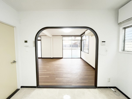 ���r���O�@�傫�ȑ����炽���Ղ�̗z���ƕ����������郊�r���O