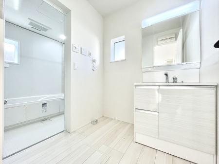 ���̑��@�����`Dressing Room�`�@�Â��Ȃ肪���Ȑ��ʏ�����������ƍ̌��Ɗ��C���\�Ȃ̂ŋC�����悭���g�������܂��B�O�ʋ��^�C�v�̐��ʑ�͋������[�ŎU�炩�肪���Ȑ��ʏ����X�b�L����