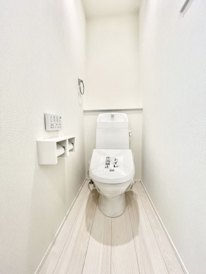 �g�C���@�����`Toilet�`�@�Y��E�X�b�L���E���K�ȃE�H�V�����b�g�t�g�C���ł��낰���Ԃł��B�g�C���͖����g�킴��𓾂Ȃ����́B����������ۂ������ł��ˁB�g�C����2��������̂Œ��̍��G���ɕ֗��ł��I