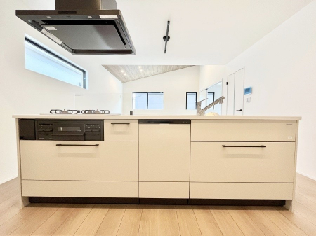 �L�b�`���@�������P�������`Kitchen�`�@��b���e�ރ��r���O�A�������������Ȃ�L�b�`���B�Ƃ́A�������������ł͂Ȃ��A��炵��������A���K�ɂ���ꏊ�B�Ί�̖����A���炬�̓��X�̂��߂ɁA�ŐV�̐ݔ��E�d�l���̗p�B