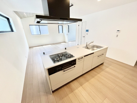 �L�b�`���@�������P�������`Kitchen�`�@�u���������͉�����낤�v����ȃL�b�`���Ȃ�v�������藿�����ł����Ⴂ�܂��B�L�b�`������̓��r���O����]�ł��܂��B�Ƒ����Ȃ��邨�Ƃ������ɂ������܂��B