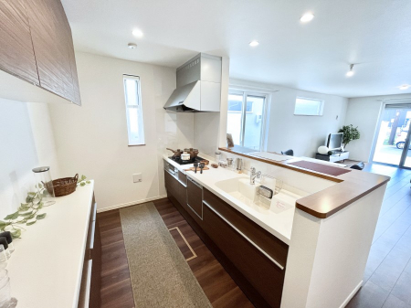 �L�b�`���@���������Ȃ���ł����Ƒ��Ƃ̉�b���y���߂�ΖʃL�b�`��