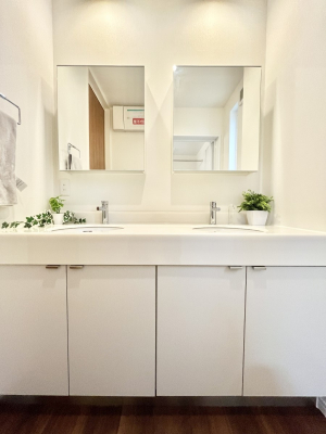 ���ʑ�E���ʏ��@��Ƃ�̐��ʃX�y�[�X�Œ��̐g�x�x���X���[�Y�Ɂ@