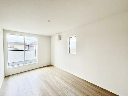 �Q���@�������R�������`Bed Room�`�@2�ʍ̌����m�ۂ������邢�����́A���ʂ����ǂ��A��ϋ��S�n�̗ǂ���ԂƂȂ��Ă���܂��B�u�₩�ȕ��������ċN���钩�́A���K�����̎n�܂�ɁI���������ʕ����ƂĂ��ǂ��Z�܂���