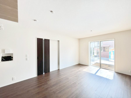 ���r���O�@���邢�z���������A�����̕��͋C�ɖ�������郊�r���O�E�_�C�j���O�B 