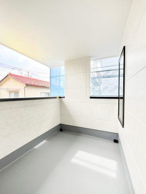 �o���R�j�[�@�㕔�ɉ������������Ă���̂ŋ}�ȉJ�̎��ɂ����S�ł��B 