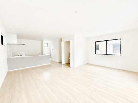 ���r���O�@���邢�z���������A�����̕��͋C�ɖ�������郊�r���O�E�_�C�j���O�B 