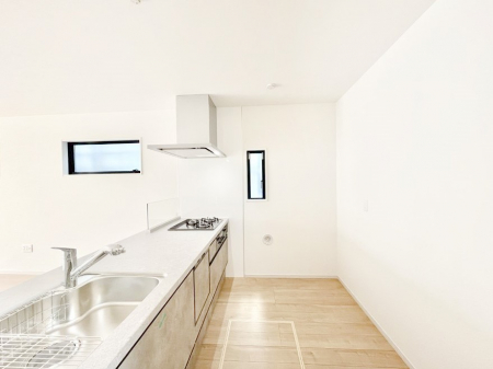 �L�b�`���@�u�₩�ȕ����ʂ蔲����L�b�`���B��������̂Ŗ��邭���C�ɂ��𗧂��܂��B