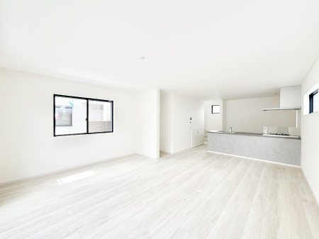 ���r���O�@���邢�z���������A�����̕��͋C�ɖ�������郊�r���O�E�_�C�j���O�B 