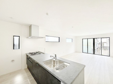 �L�b�`���@�u�₩�ȕ����ʂ蔲����L�b�`���B��������̂Ŗ��邭���C�ɂ��𗧂��܂��B