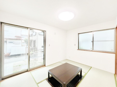 ���̑����ρ@���r���O�Ɨׂ荇���Ă���a���B�ق��ƈꑧ�ł���a�̋�Ԃ��Y�ꂸ�ɁB 