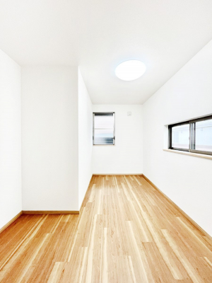 ���̑��@�G�ߕi���̕i�Ȃǂ����Ղ���[�o����E�H�[�N�C���N���[�[�b�g�t���ł��B