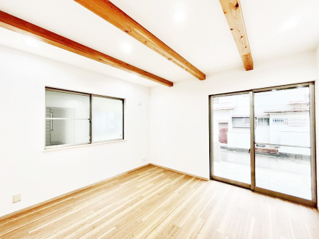 ���r���O�@���邢�z���������A�����̕��͋C�ɖ�������郊�r���O�_�C�j���O 