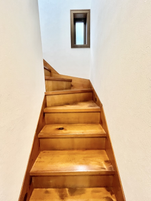 ���̑��@�������閾�邢�K�i�B��艺��̈��S�����m�ۂ���܂��B