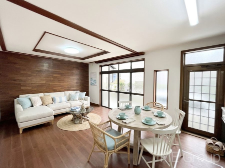 ���r���O�@�傫�ȑ����炽���Ղ�̗z���ƕ����������郊�r���O�@���Ƌ��CG�ł�  