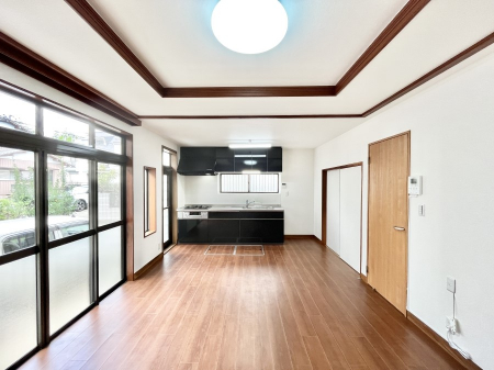 ���r���O�@���邢�z���������A�����̕��͋C�ɖ�������郊�r���O�E�_�C�j���O�B 