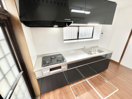 �L�b�`���@�u�₩�ȕ����ʂ蔲����L�b�`���B��������̂Ŗ��邭���C�ɂ��𗧂��܂��B