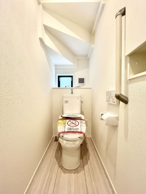 �g�C���@�g�C����1�K��2�K���ꂼ��ɔz�u����Ă��ĂƂĂ��֗��ł��B 