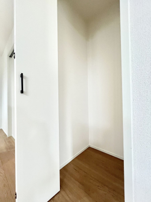 ���̑����ρ@���r���O���[�B�����Ɏ��[������ƕ����W�܂�LDK���X�b�L���Еt�������ł��ˁB  