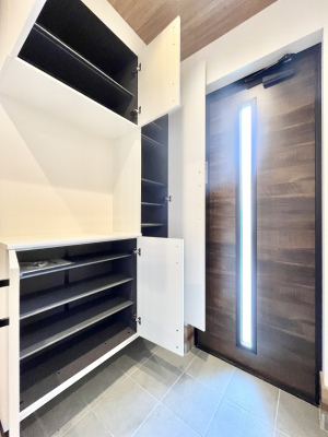 ���̑����ρ@�����Ղ���[�ł���V���[�Y�{�b�N�X�ŉƑ��S���̌C���A���ւ�������B  