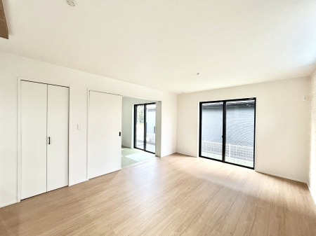 ���̑����ρ@�Ƒ��̏Ί炪���R�Ɛ��܂�Ă���A����ȕ��͋C�̃_�C�j���O�Ɏd�オ���Ă��܂��B