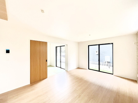 ���r���O�@���邢�z���������A�����̕��͋C�ɖ�������郊�r���O�_�C�j���O 