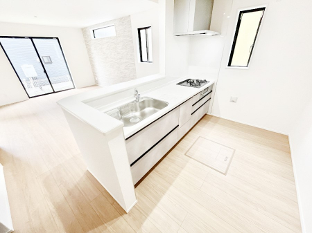 �L�b�`���@���Ƒ��̉�b�e�ޑΖʃL�b�`���B���������̃p�p�}�}�����Ƒ��Ɖ߂������Ԃ����������I