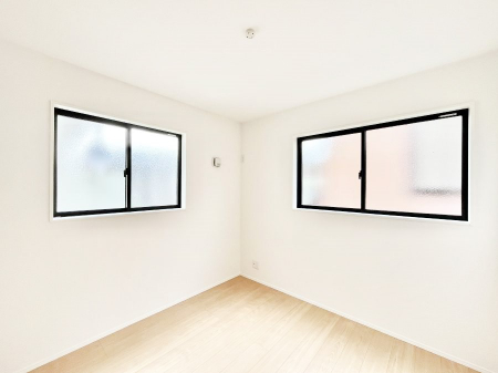 �Q���@�����`Bed Room�`�@�������������̂��ˌ��Ẵ����b�g�ł��B���Ƒ������������ƂŎ苷�Ɋ����Ă����Z�܂����ˌ��Ăł͊e�����v���C�o�V�[��ۂ��Ƃ��ł��܂��B�Z�܂��ɂ�Ƃ肪���܂�S�������b�N�X�ł��܂���