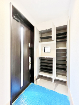 ���ց@�����`Entrance�`�@�Ƃ̒��ł��q�l���}����ŏ��̏ꏊ�ł��錺�ւ́A�Ƃ̈�ۂ��̂��̂ł��I�L�x�Ȍ��֎��[�ŁA����Y��ɕۂ��Ƃ��o���܂��􌺊ւɂ͂����Ղ���[�̉��ʔ��������I