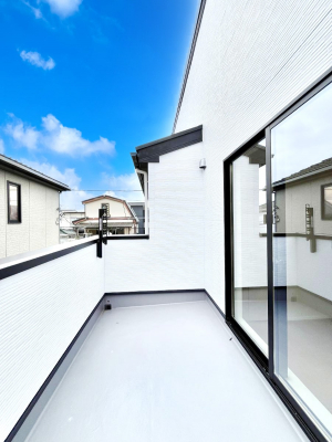 �o���R�j�[�@�����`Balcony�`  �o���R�j�[�͉������z���������݁A���z�c����󕨂��C�����悭�������Ƃ��ł��܂��B  �g���₷���J���I�ȃo���R�j�[�ł����z�����������Ղ�~�蒍���A�o���R�j�[�t���Z�܂��B  