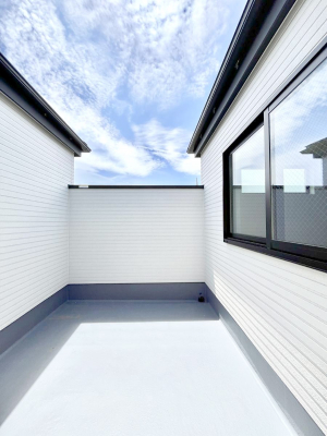 �o���R�j�[�@�������Q�������`Balcony�`  �o���R�j�[�͉������z���������݁A���z�c����󕨂��C�����悭�������Ƃ��ł��܂��B�g���₷���J���I�ȃo���R�j�[�ł����z�����������Ղ�~�蒍���A�o���R�j�[�t���Z�܂��B  
