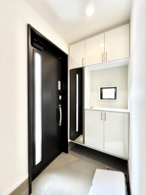 ���ց@������D�������`Entrance�`�@�Ƃ̒��ł��q�l���}����ŏ��̏ꏊ�ł��錺�ւ́A�Ƃ̈�ۂ��̂��̂ł��I�L�x�Ȍ��֎��[�ŁA����Y��ɕۂ��Ƃ��o���܂��􌺊ւɂ͂����Ղ���[�̉��ʔ��������I