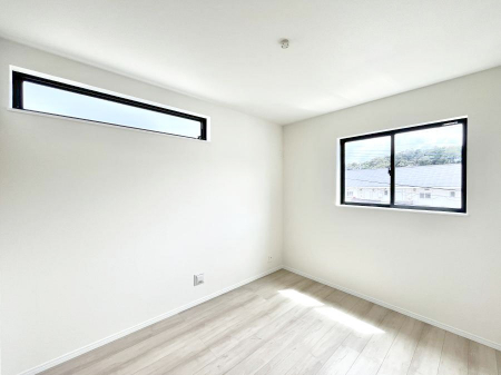 �q�������@������C�������`Bed Room�`�@�q�������͂��q�l�ɂƂ��đ�Ϗd�Ȗ���������܂��B�q����l�ŉ߂�����Ԃ�^���邱�ƂŁA�h���׋����Ԃ����R�Ƒ����܂����畔���̕Еt����|���Ȃǂ��������ƂɌq����܂��B