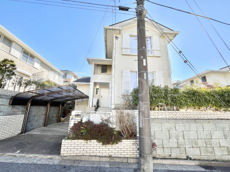 ���n�O�ώʐ^�@�������ꂽ�O�ρA�㎿�ȏZ��Ԃ��L���鎺���͉i�����S���ĉ߂�����Z���ł��B 