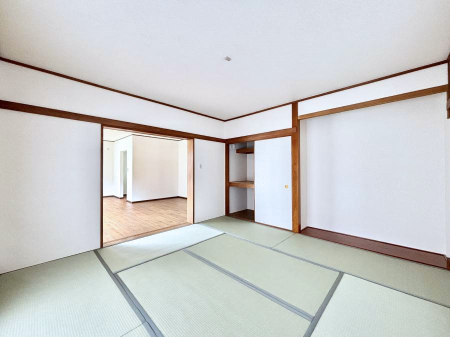 ���̑����ρ@���r���O�Ɨׂ荇���Ă���a���B�ق��ƈꑧ�ł���a�̋�Ԃ��Y�ꂸ�ɁB 