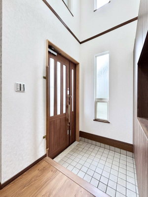 ���ց@���֏㕔�ɂ͐��������̗p�I���邢�z�����~�蒍�����ւł��B