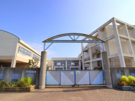 ���ӊ��@���w�Z 900m �󐼎s�����іk���w�Z