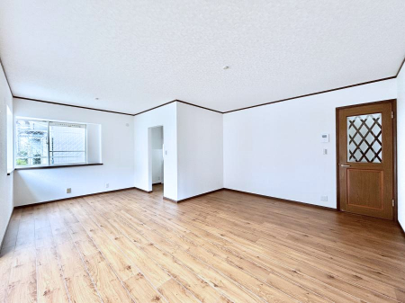 ���r���O�@���邢�z���������A�����̕��͋C�ɖ�������郊�r���O�E�_�C�j���O�B 