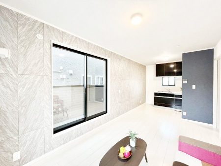 ���r���O�@�傫�ȑ����炽���Ղ�̗z���ƕ����������郊�r���O