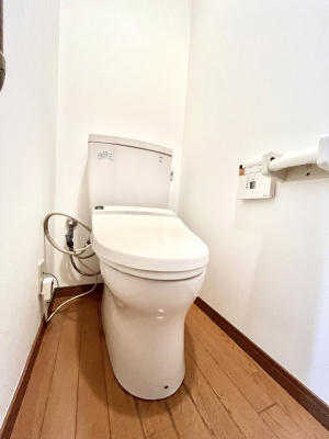 �g�C���@�g�C����1�K��2�K���ꂼ��ɔz�u����Ă��ĂƂĂ��֗��ł��B 
