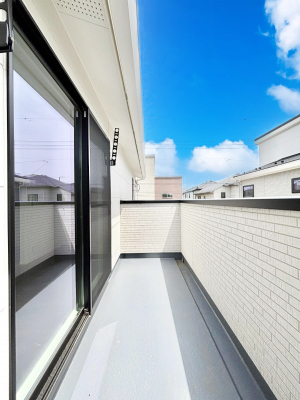 �o���R�j�[�@�����`Balcony�`  �o���R�j�[�͉������z���������݁A���z�c����󕨂��C�����悭�������Ƃ��ł��܂��B  �g���₷���J���I�ȃo���R�j�[�ł����z�����������Ղ�~�蒍���A�o���R�j�[�t���Z�܂��B  