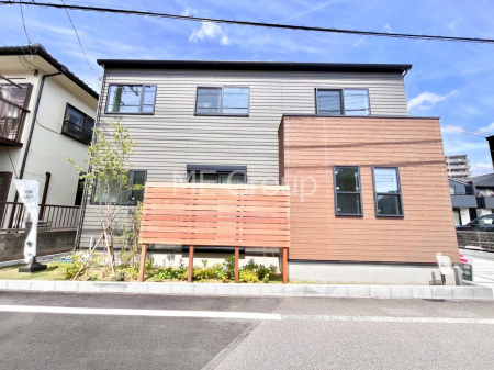 ���n�O�ώʐ^�@�O�ρ`Exterior�`�@��s���œ���̃X���[���C�t���΂Ɉ͂܂ꂽ�y�n�͓s��̌�����Y���ꂻ���B�l�G��ʂ��Ď��R�ƐG�ꍇ����X�|�b�g�����ӂɂ͐��肾������I�Z�݂����Ȃ�ƁB��炵�������B