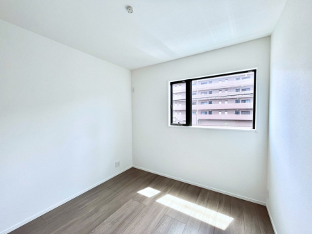 �Q���@�����`Bed Room�`�@�������������̂��ˌ��Ẵ����b�g�ł��B���Ƒ������������ƂŎ苷�Ɋ����Ă����Z�܂����ˌ��Ăł͊e�����v���C�o�V�[��ۂ��Ƃ��ł��܂��B�Z�܂��ɂ�Ƃ肪���܂�S�������b�N�X�ł��܂���