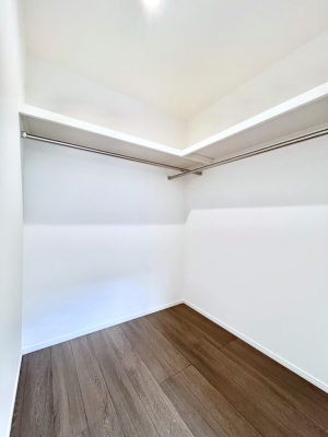 ���̑��@�����`Walk-in Closet�`�@�K�v�Ȃ��̂�R�[�f�B�l�[�g���ꗗ���Ċm�F�ł��A�g�x�x�⏀�����Z���ԂōςރE�H�[�N�C���N���[�[�b�g��ݒu���܂����B�Ƃ̒�����������Ƃ�����֗��Ȏ��[�X�y�[�X�ł��B