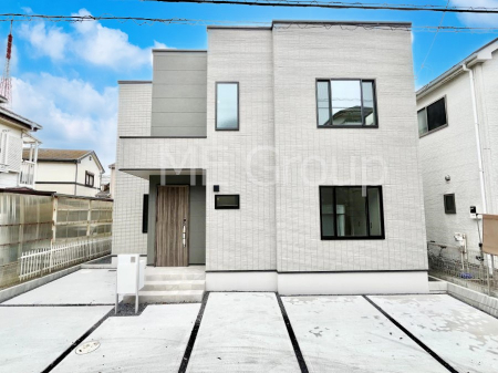 ���n�O�ώʐ^�@�O�ρ`Exterior�`  �ՐÂȏZ��n�Ŏq��ĉƑ��Ƀs�b�^���B  �����̂��U�������K�ȗ΂Ɍb�܂ꂽ�G���A�ŁA���R�ɕ�܂ꂽ���₩�ȕ�炵���������邽�߂́A��Ƃ肠��Z���������Ă��܂��B