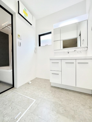 ���̑��@�����`Dressing Room�`�@�Â��Ȃ肪���Ȑ��ʏ�����������ƍ̌��Ɗ��C���\�Ȃ̂ŋC�����悭���g�������܂��B�O�ʋ��^�C�v�̐��ʑ�͋������[�ŎU�炩�肪���Ȑ��ʏ����X�b�L����