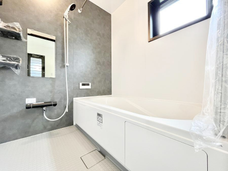 �����@�����`Bath Room�`�@�������������͋C�̗����Ŗ����Ɍ����ă��t���b�V���B���������@�\���t���Ă���̂ŗׂ̐���@�u����Ő􂢏オ�������󕨂��A�J�̓����V�C���C�ɂ������������邱�Ƃ��\�ł��B