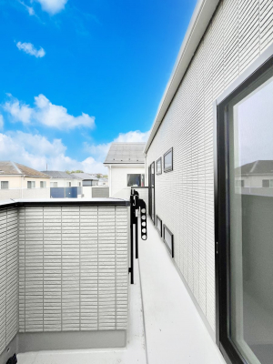 �o���R�j�[�@�����`Balcony�`  �o���R�j�[�͉������z���������݁A���z�c����󕨂��C�����悭�������Ƃ��ł��܂��B  �g���₷���J���I�ȃo���R�j�[�ł����z�����������Ղ�~�蒍���A�o���R�j�[�t���Z�܂��B  