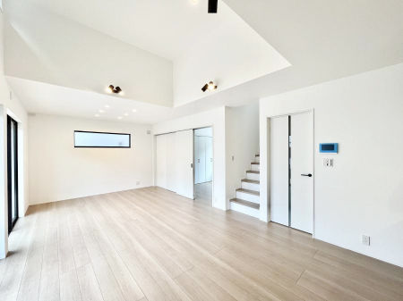 ���̑����ρ@�����`Living�`�@���r���O�ɊK�i�̂���Ԏ��ł���Ƒ��̃R�~���j�P�[�V�������X���[�Y�Ɏ��܂��ˁ��Ƃ肠���炵�ƐS�n�悢�Z�����a���ґ�Ȏ��Ԃ����Ƒ��݂�Ȃł��߂����������B